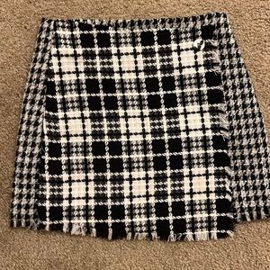 Gianni Bini Black and white checkered skirt